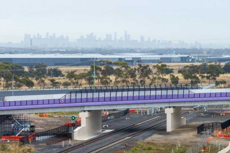 The new road bridge in Truganina features a pedestrian and cycling path. 
Image: Victorian Government