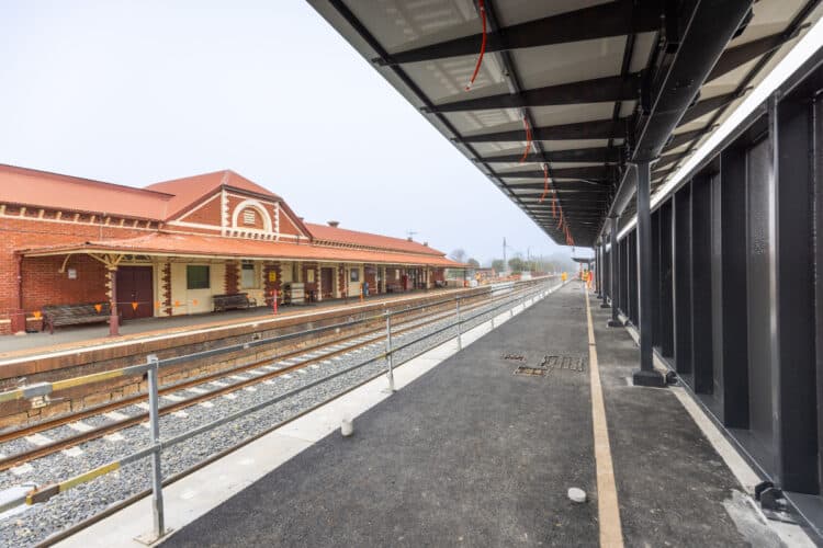 New platform canopies have been installed in Benalla. Image: Inland Rail